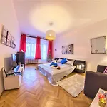 Apartment Stepanska 37