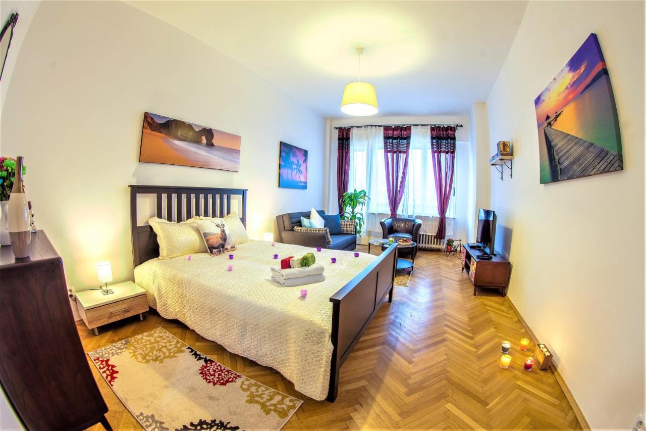 Stepanska 37 *